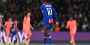 ديمبلي يغادر ملعب مباراة برشلونة وباريس سان جيرمان مصابًا