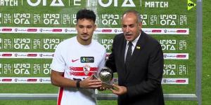 أحمد شريف يحصل على جائزة أفضل لاعب في مباراة الزمالك وبترول أسيوط