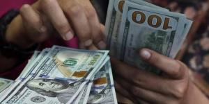 الدولار يتماسك مع استمرار التوترات بالشرق الأوسط وارتفاع النفط