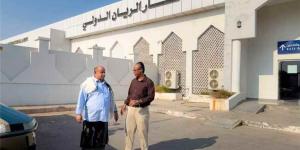 محافظ حضرموت يتفقد موقع استهداف مطار الريان الدولي بالمكلا