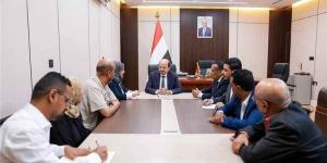 رئيس الوزراء اليمني يزور وزارة الشؤون القانونية ويشدد على توثيق جرائم الحوثي