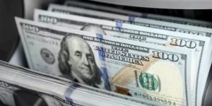 الدولار يقفز 92 قرشا ويتجاوز 55 جنيها رسميا.. والبورصة تهبط بأكثر من 3%