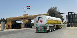 دخول شاحنات مساعدات إنسانية إلى قطاع غزة عبر معبر رفح