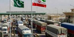 مئات الشاحنات عالقة على الحدود الباكستانية الإيرانية بسبب إغلاق المعابر