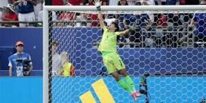 حارس مرمى الهلال السعودي ياسين بونو يفرض نفسه في سباق أفضل حارس بالعالم.. ماذا تقول الأرقام؟