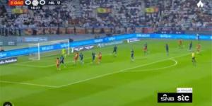 الهلال والقادسية يتعادلان 1-1 بعد 52 دقيقة في الدوري السعودي