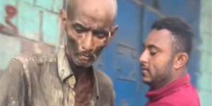 نداء إلى أبناء مصر.. طبيب عظام شهير بالحديدة يعاني من اعتلال نفسي ومناشدات عاجلة للتعرف عليه لنقله إلى وطنه - [فيديو]
