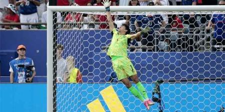 حارس مرمى الهلال السعودي ياسين بونو يفرض نفسه في سباق أفضل حارس بالعالم.. ماذا تقول الأرقام؟