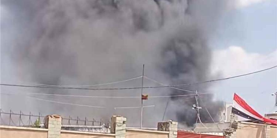 قصف حوثي يُشعل حريقاً في مصنع إسفنج ببير باشا غرب تعز