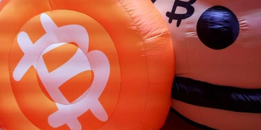 "بيتكوين" ترتفع إلى 84,737 دولاراً بدعم عودة الرافعة المالية