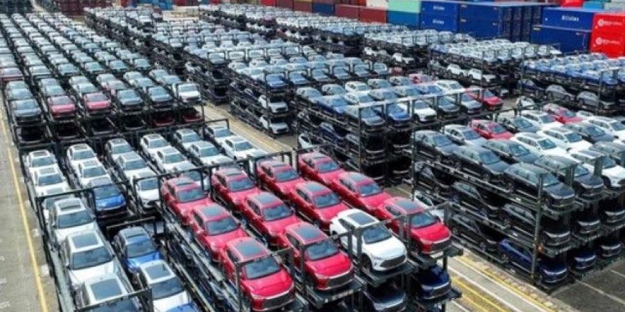 وكلاء وتجار السيارات يتوقفون عن البيع بعد ارتفاع الدولار لأكثر من 54 جنيهًا