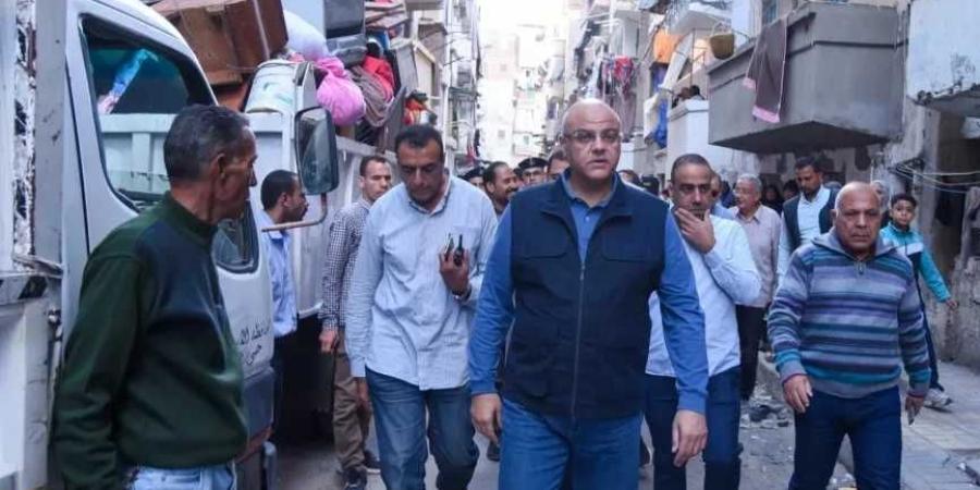محافظ الإسكندرية يتفقد موقع العقار المنهار بحي شرق ويوجّه بسرعة صرف التعويضات وتوفير سكن بديل للأسر المتضررة