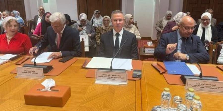 نبيل فهمى يدعو لإنشاء مستودع رقمي موحد للوثائق العربية ويحذر من طمس ذاكرة فلسطين :اليوم السابع