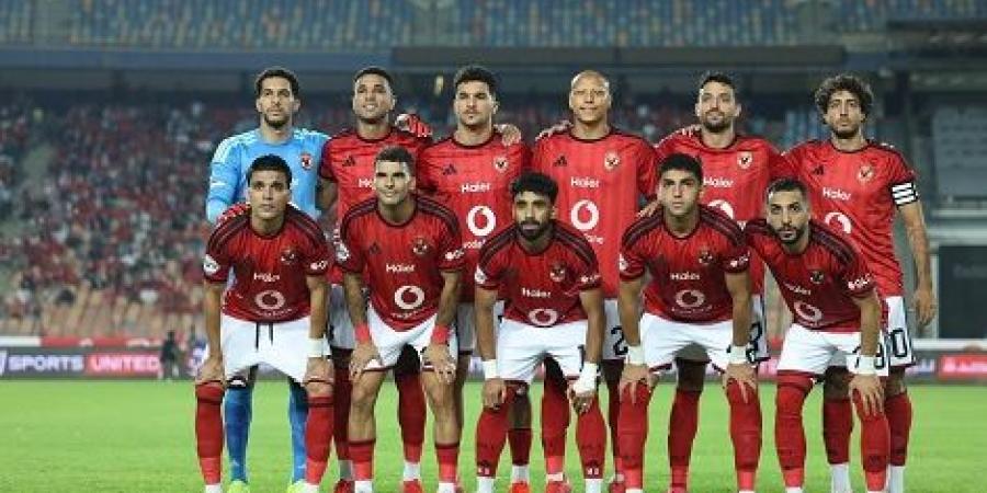 الأهلي ي抵达 ستاد القاهرة استعداداً لمباراة القناة في الدوري