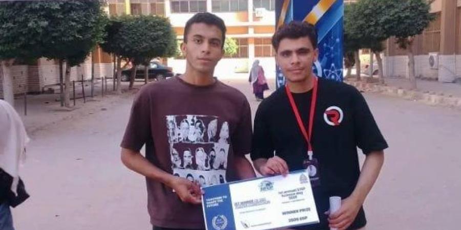 طلاب ميكاترونيك الزقازيق الأهلية يفوزون بالمركز الأول في مسابقة الملصقات العلمية