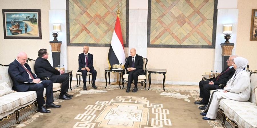 العليمي يطالب بتحرك دولي حاسم لتصنيف الحوثيين منظمة إرهابية عالمياً، ويؤكد استمرار «فجر اليمن» حتى تحرير كامل الأراضي اليمنية