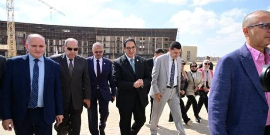رئيس جامعة القاهرة يتفقد المجمع الطبي للأطفال ويوجه بتسريع معدلات الإنجاز :اليوم السابع