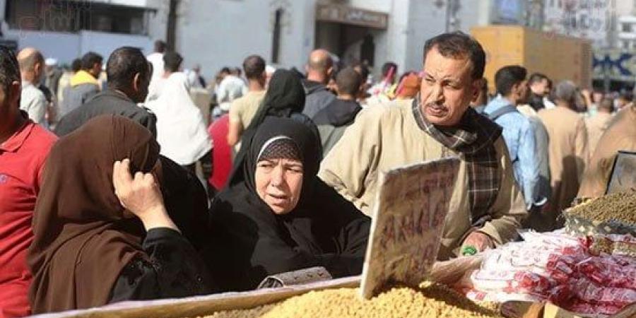 إقبال على شراء الحمص والحلاوة بمحيط مسجد السيد البدوي فى طنطا :اليوم السابع