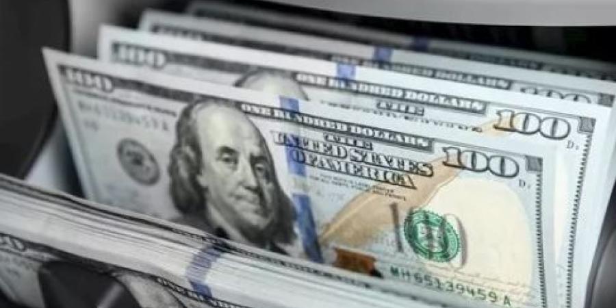 الدولار يقفز 92 قرشا ويتجاوز 55 جنيها رسميا.. والبورصة تهبط بأكثر من 3%