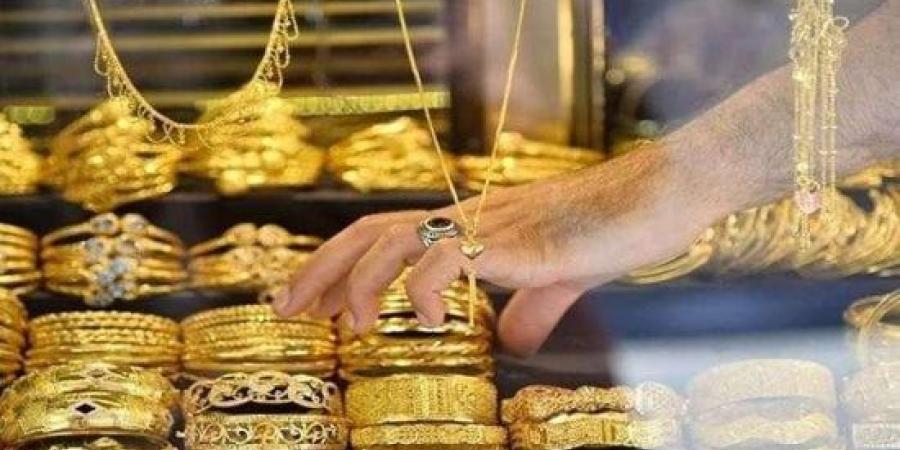 أسعار الذهب في السعودية تنخفض مع استمرار الضغوط العالمية