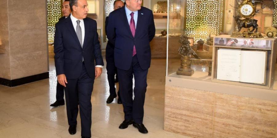 وزير الخارجية يستقبل نظيره الكازاخي في أول زيارة ثنائية له منذ توليه منصبه …ويعقدان مشاورات موسعة لدفع الشراكة السياسية والاقتصادية بين البلدين