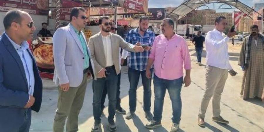 مسئول بهيئة المجتمعات يتفقد مشروع تدوير المخلفات والأسواق الحضارية بالعاشر :اليوم السابع