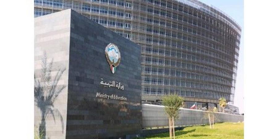 كشوف مكافأة الأعمال الممتازة في المناطق التعليمية تمهيداً للصرف