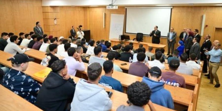 رئيس جامعة القاهرة يتفقد الجامعة الأهلية والفرع الدولي في السادس من أكتوبر