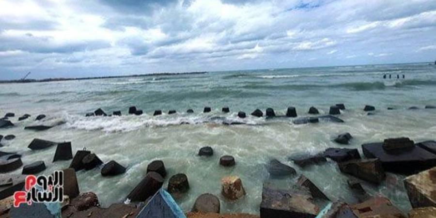 استمرار حركة الملاحة والسفن بميناء الإسكندرية مع الغيوم وانخفاض الحرارة :اليوم السابع