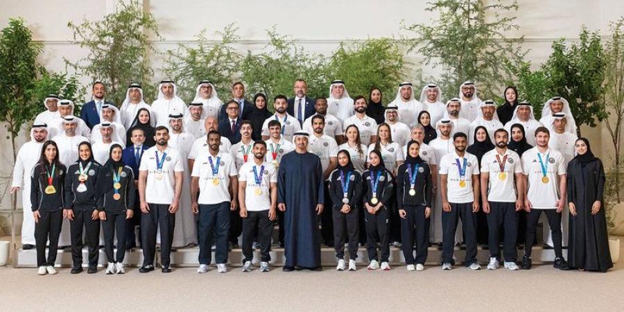 محمد بن زايد يستقبل لاعبي الجوجيتسو الفائزين في الألعاب الآسيوية