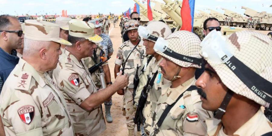 الفريق أشرف سالم زاهر يشهد إجراءات تفتيش الحرب لأحد تشكيلات المنطقة الشمالية العسكرية (فيديو)