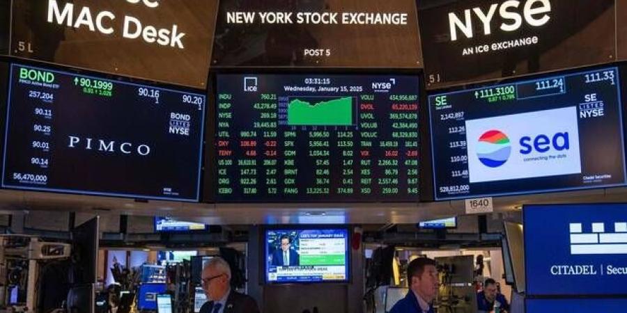 الأسهم الأمريكية تهبط مع تجدد مخاوف تمويل الذكاء الاصطناعي