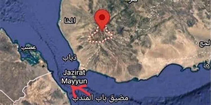 الحوثي يحفر أنفاقاً وينصب منصات صواريخ ومسيرات في الوازعية قرب باب المندب