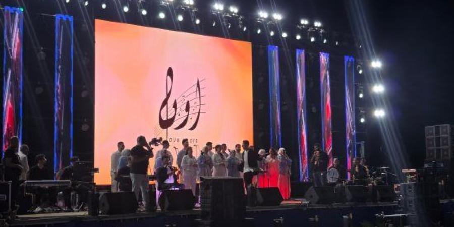 كورال يشارك في احتفالات العيد القومي للسويس بأغاني وطنية