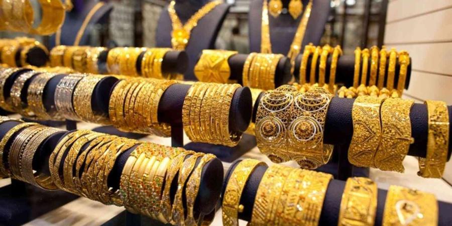 الذهب يواصل التراجع محليا في تعاملات الجمعة