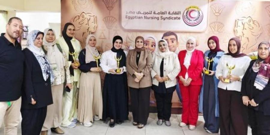 نقيب التمريض تكرّم فريق تمريض مستشفى الحوامدية العام وتمنحهن «أوسكار النقابة» :اليوم السابع