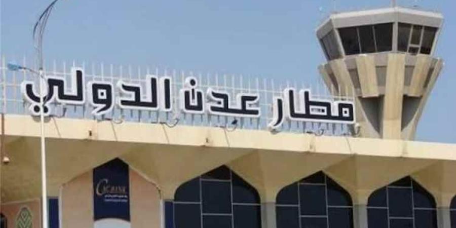 أربعة صواريخ باليستية حوثية تستهدف مطار عدن الدولي وأحياء سكنية