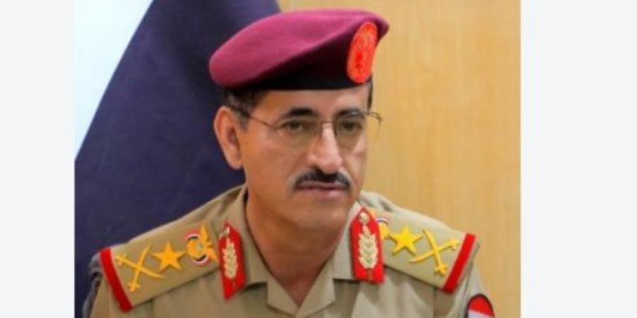وزير الدفاع اليمني يعتذر للقبائل بعد بيان أثار جدلاً