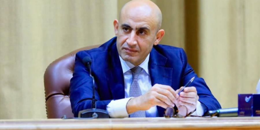 من له حق دخول الامتحان وفق نظام العمال بالمدارس الفنية؟