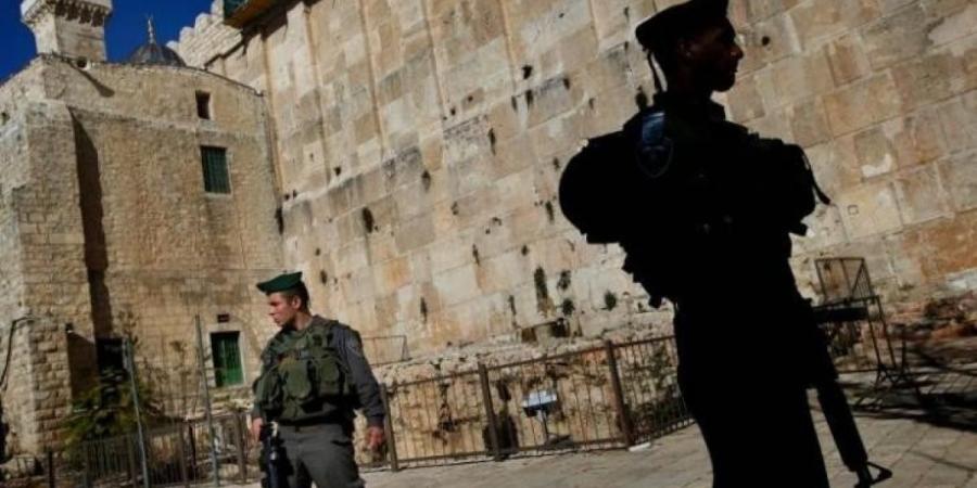الاحتلال يغلق الحرم الإبراهيمي ويطرد موظفيه وسدنته