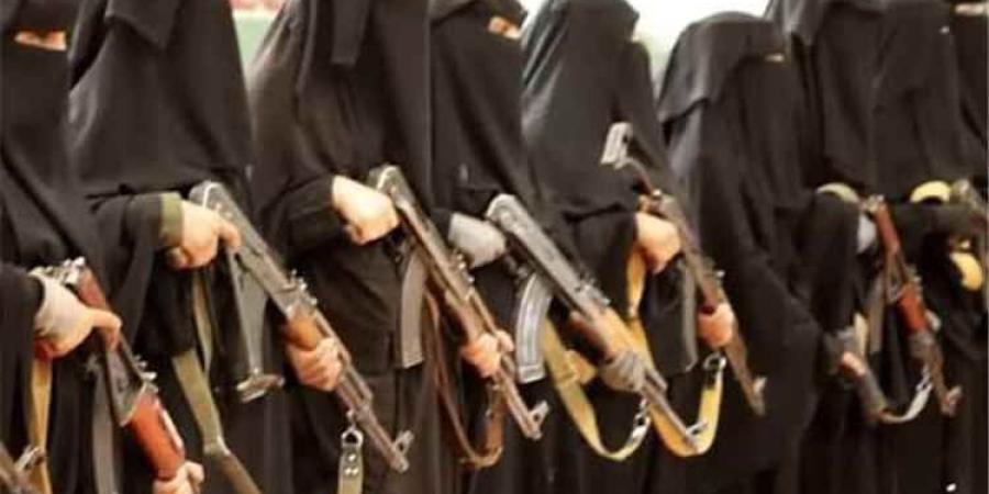 مسلحون حوثيون يتنكرون بعباءات نسائية للتسلل نحو باب المندب