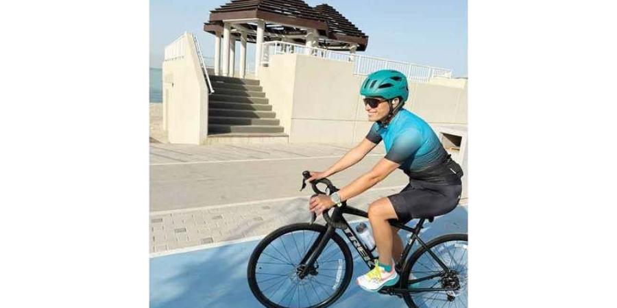 الكويتية نورة الهنيدي.. من العلاج الكيماوي إلى سباق التحمل على شاطئ الممزر