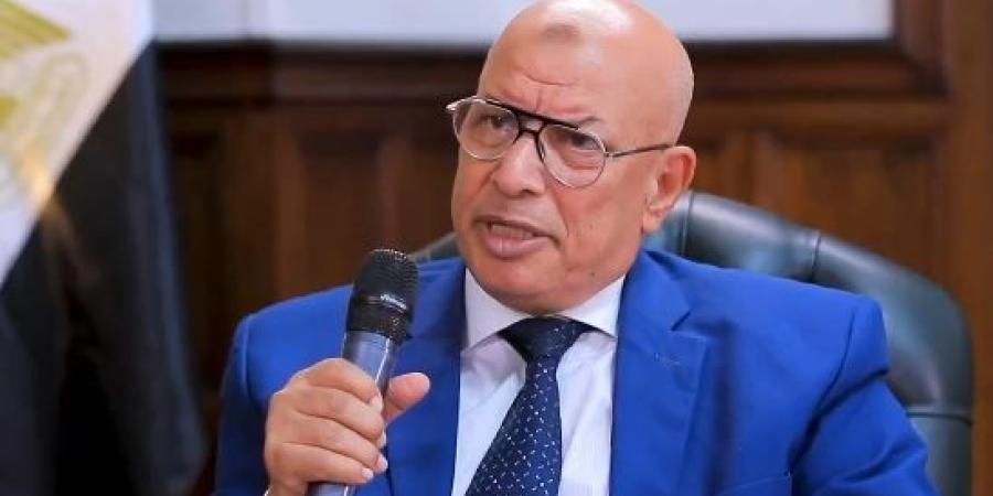 رئيس القابضة لمياه الشرب ينفي خروج أسماك من الحنفية ويشدد على سلامة المياه