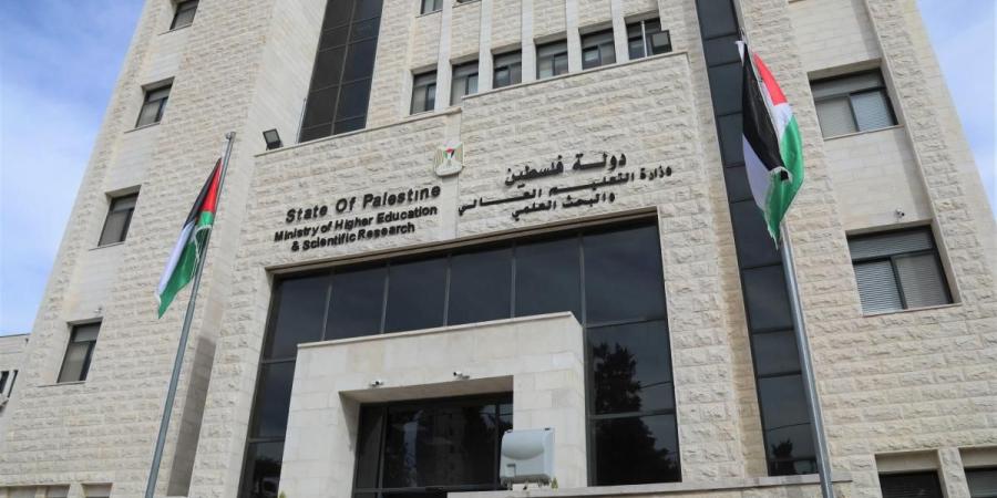 التربية والتعليم العالي تدين استهداف الاحتلال الجامعة الإسلامية في غزة