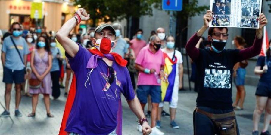 اعتقال نحو 100 شخص في برشلونة بعد احتجاجات تحولت إلى عنف